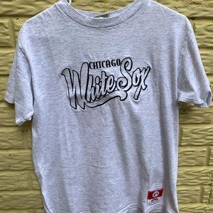 Vintage Embroidered Logo White Sox T-shirt Mens size Large